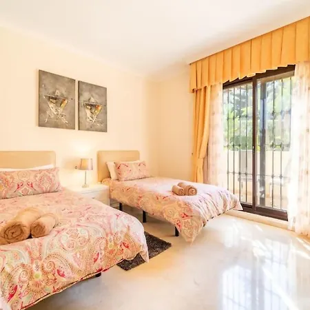 Elegant 3bedroom In La Quinta Marbella Apartment Malaga